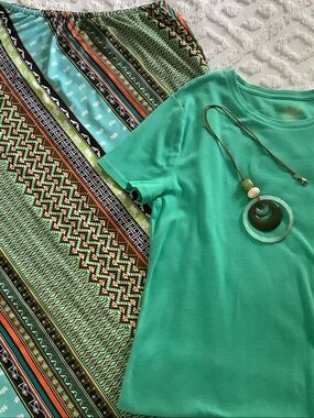 Aqua Short Sleeve Top and Patterned Knit Skirt Set with Matching Long Necklace